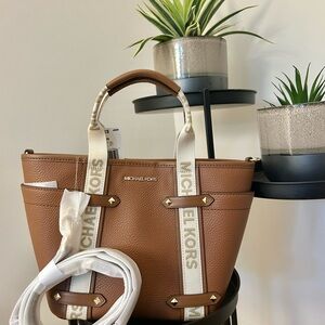 🌸MICHAEL KORS 🌸 MAEVE LEATHER LUGGAGE SMALL OPEN TOTE MSRP $328